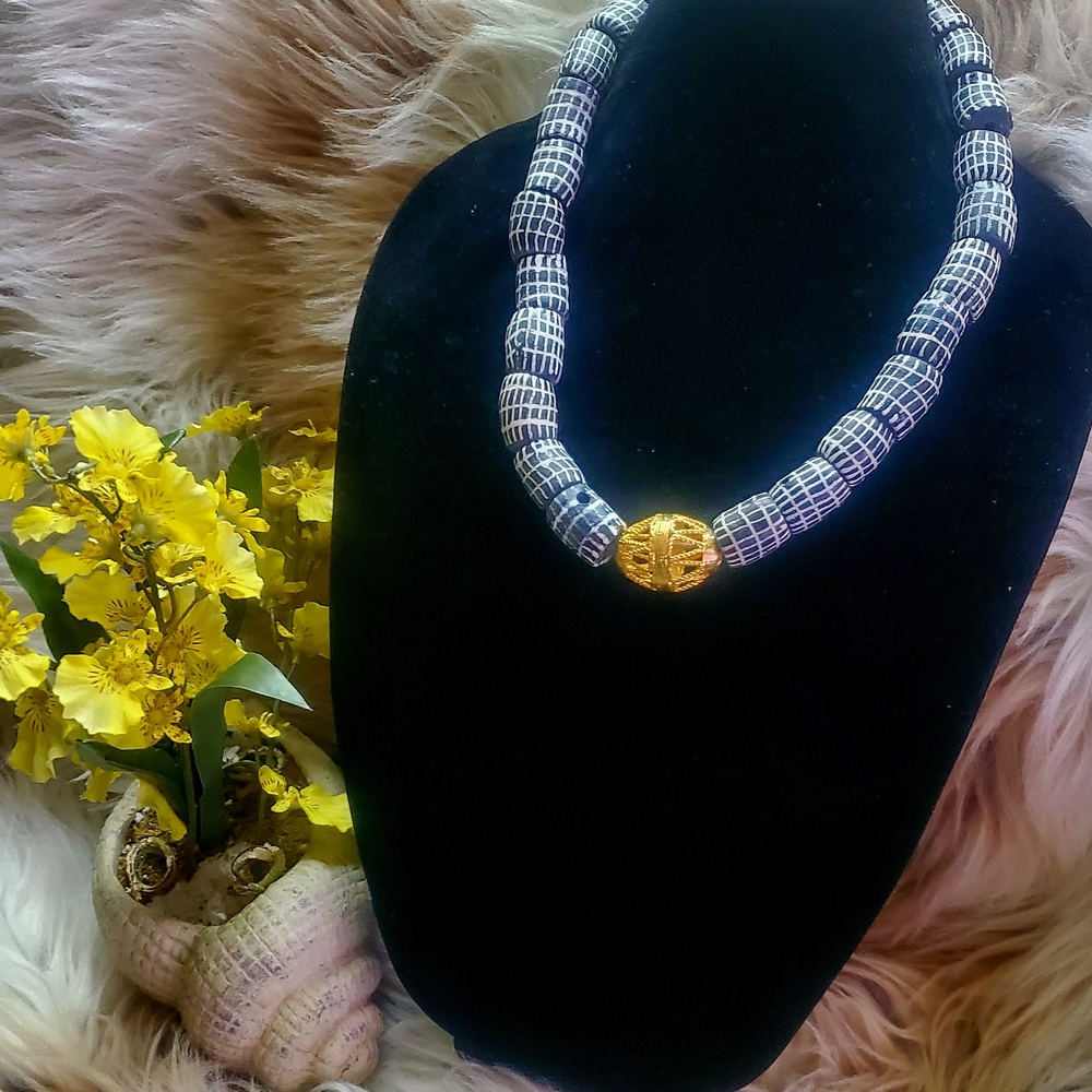 Chic Black and Gold Beaded Necklace